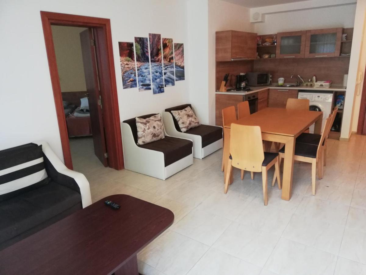 Yves 2 Bed Apart At Sun Village Sunny Beach Not Far Away From The Sea Eksteriør billede