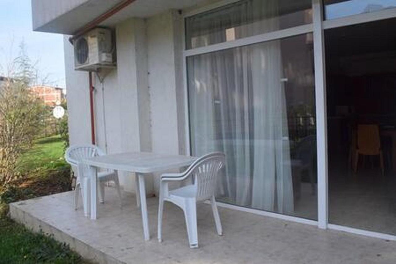 Yves 2 Bed Apart At Sun Village Sunny Beach Not Far Away From The Sea Eksteriør billede