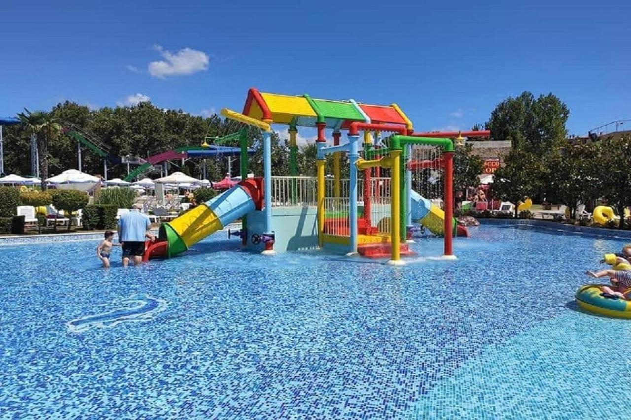 Yves 2 Bed Apart At Sun Village Sunny Beach Not Far Away From The Sea Eksteriør billede